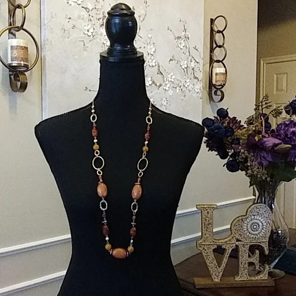 NWT Gold Tone Embellished Stament Beaded  Necklace